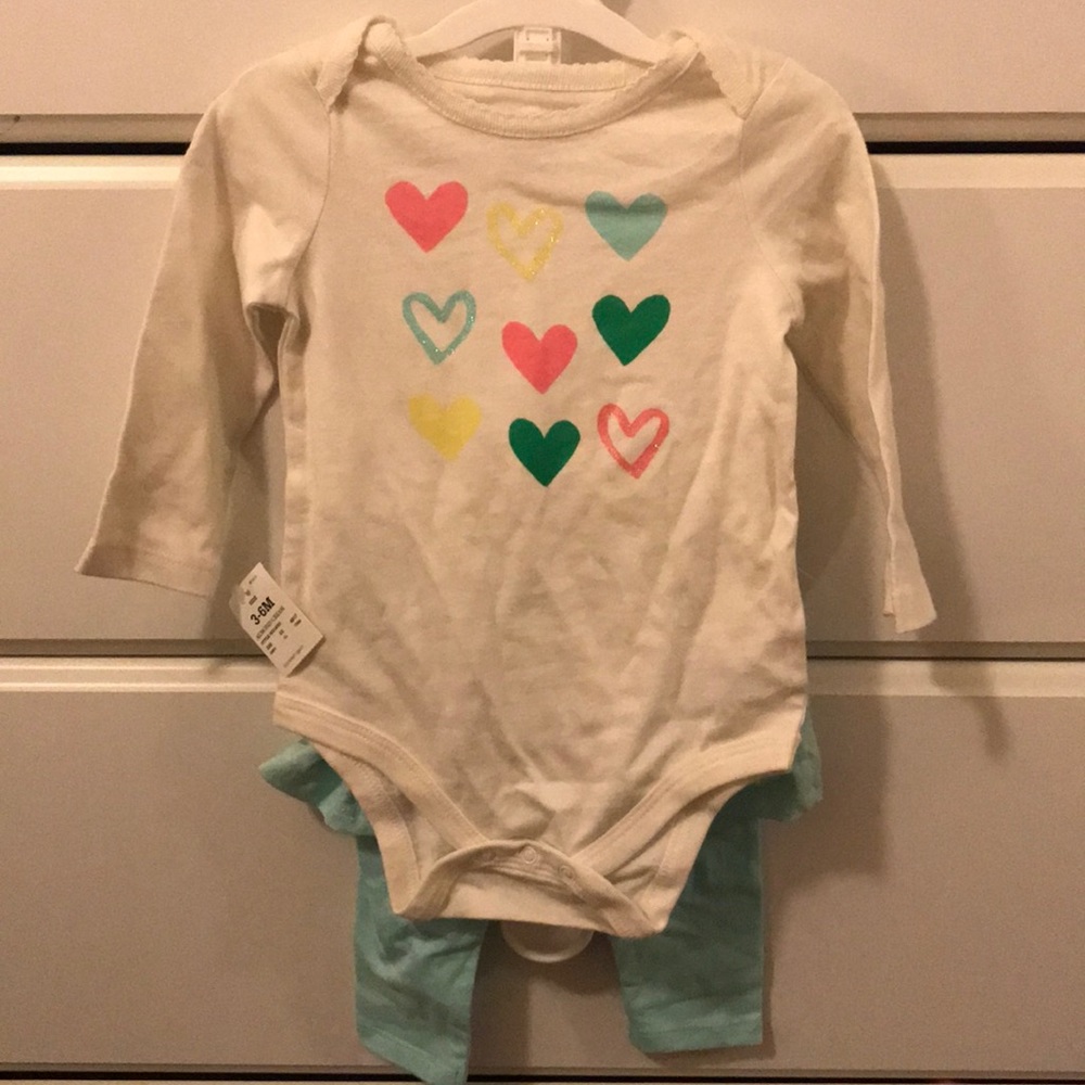 Baby girl bodysuit with pant